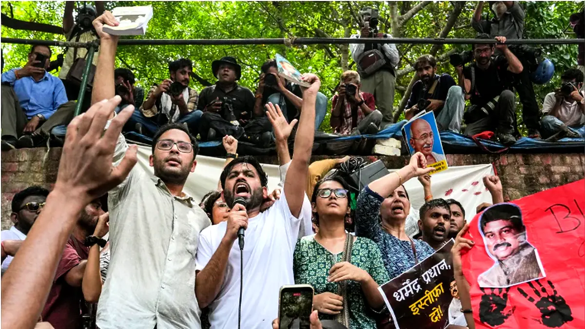 ‘ইনকিলাব জিন্দাবাদ’ স্লোগানে মুখর দিল্লি