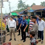 কমলনগরে বাজারের সড়ক দখল করে ব্যবসা
