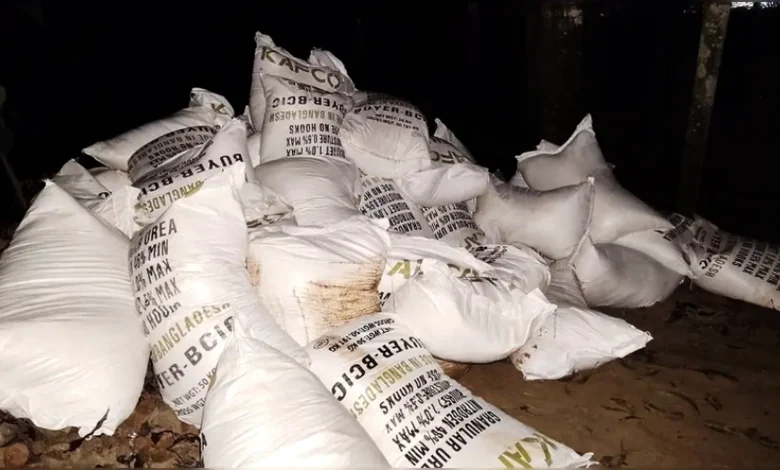 কৃষকের সার যাচ্ছে আরাকানে? উখিয়ায় চালান জব্দ; সরকারি নজরদারি নিয়ে প্রশ্ন