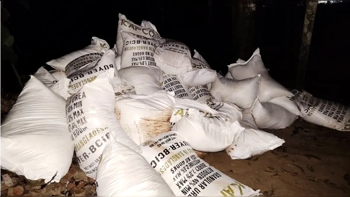 কৃষকের সার যাচ্ছে আরাকানে? উখিয়ায় চালান জব্দ; সরকারি নজরদারি নিয়ে প্রশ্ন