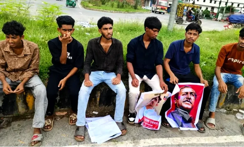নারায়ণগঞ্জে মিছিলের প্রস্তুতির সময় নিষিদ্ধ সংগঠন ছাত্রলীগের ১২ কর্মী আটক