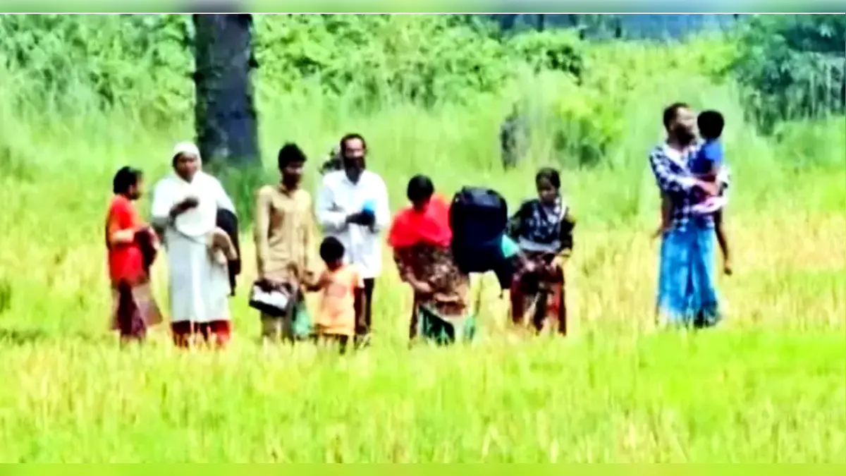নওগাঁ সীমান্তে শূন্যরেখায় শিশুসহ ৯ জনের মানবেতর জীবন