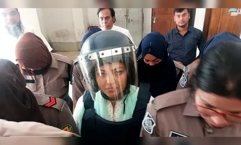 নতুন মামলায় গ্রেফতার হয়ে মমতাজ গাইলেন, ‘বুকটা ফাইট্টা যায়’ গান