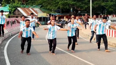 রাস্তা বন্ধ করে আর্জেন্টিনা সমর্থকদের নাচ-গান, ক্ষুব্ধ স্থানীয়রা