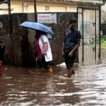 সামান্য বৃষ্টিতেই কোমরপানি