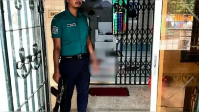 ফজরের নামাজের সময় অস্ত্র নিয়ে মসজিদে ঢুকে মুসল্লিদের গুলি