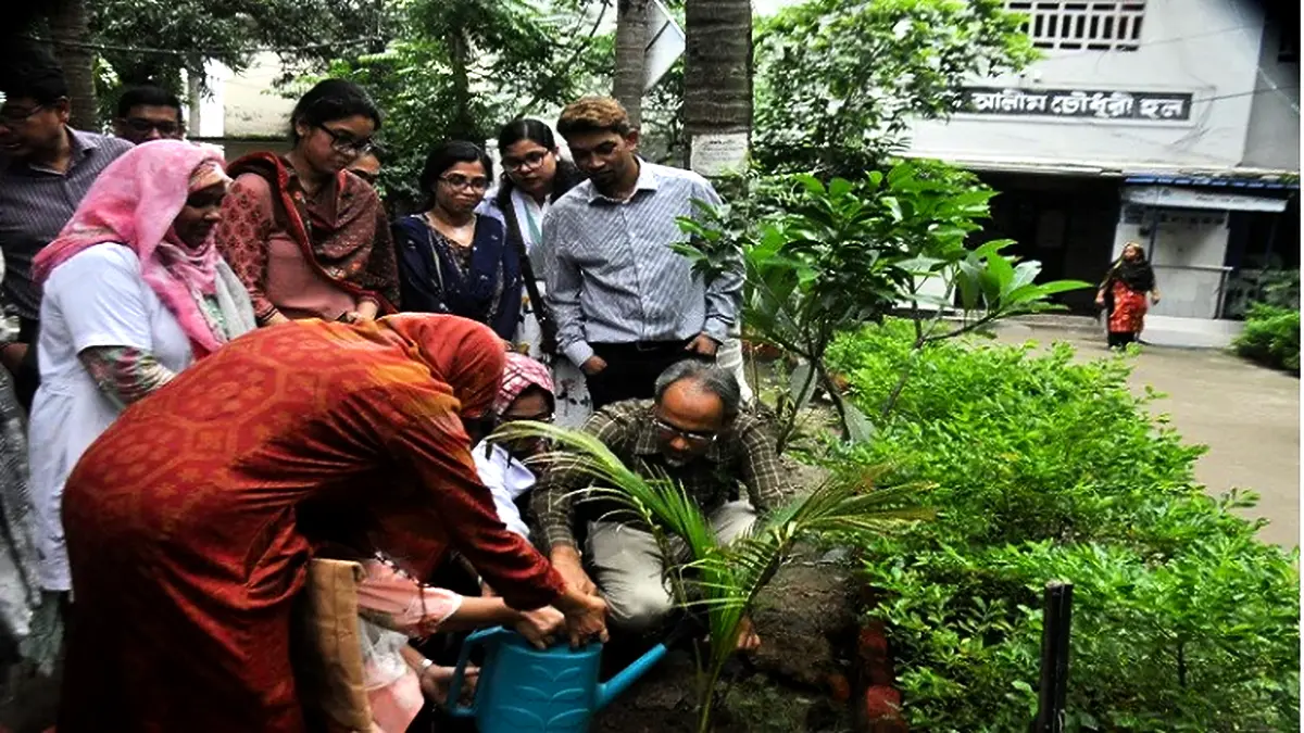 ডা. জুবাইদা রহমানের জন্মদিন উপলক্ষে ঢামেক প্রাঙ্গণে বৃক্ষরোপণ
