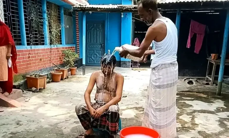 শিবির হত্যার বিচার না পেয়ে দুধ দিয়ে গোসল করে রাজনীতি ছেড়েদেন বিএনপি নেতা