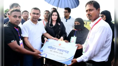 শহীদ ওয়াসিমের পরিবারকে ২০ লাখ টাকার সঞ্চয়পত্র দিলেন প্রধানমন্ত্রী