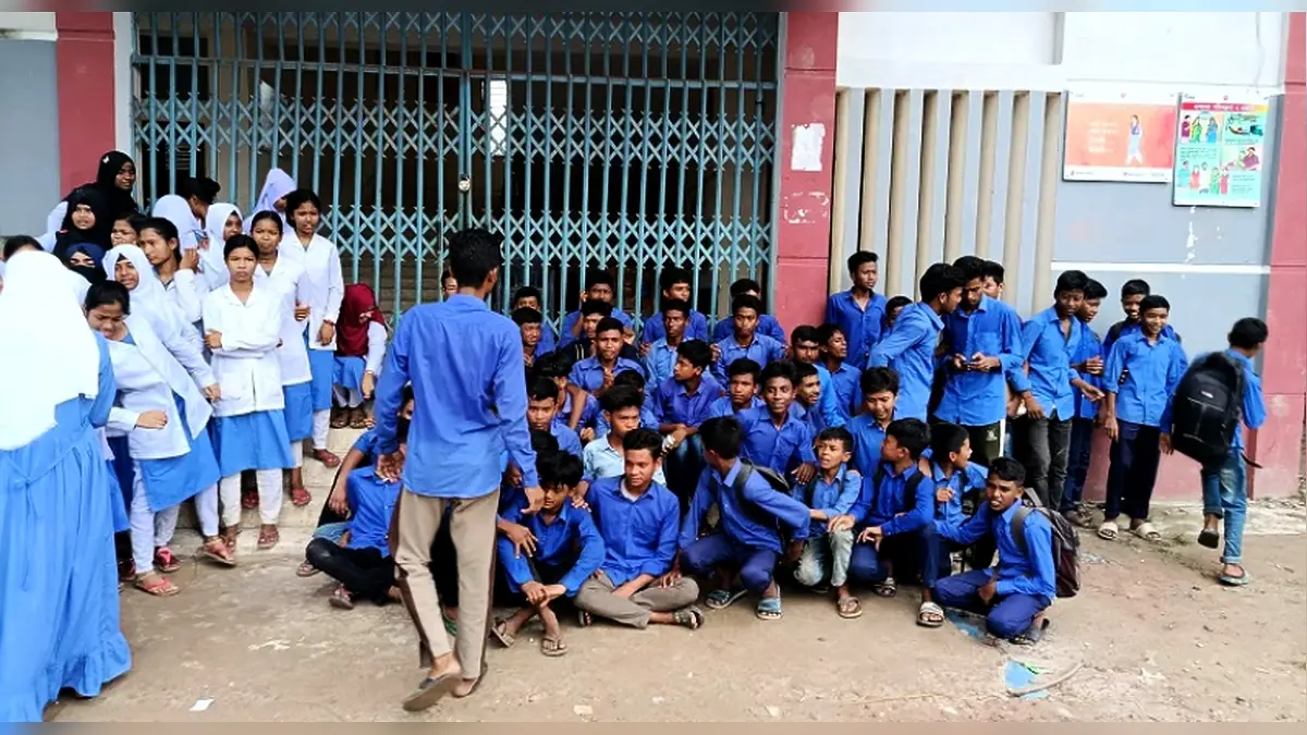 শিক্ষকদের তালাবদ্ধ করে রাখল শিক্ষার্থীরা,ইউএনওর হস্তক্ষেপে মুক্ত