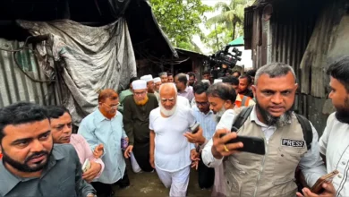 বাঁশখালীতে বন্যাদুর্গত মানুষের পাশে জামায়াত আমির