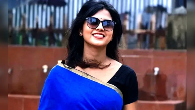 বিদ্যালয়ে ‘আজ কেন মন উদাসী’ গানে শিক্ষিকার রিলস, তদন্তে কমিটি