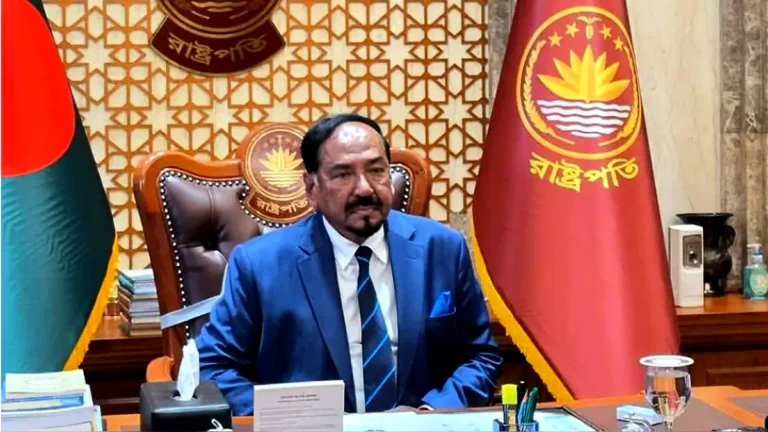 বঙ্গবভনে ভারপ্রাপ্ত রাষ্ট্রপতিকে গার্ড অব অনার প্রদান