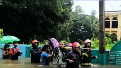 বন্যার পানিতে আটকা পড়ে প্রসববেদনায় কাতরাচ্ছিলেন অন্তঃসত্ত্বা, উদ্ধারে ফায়ার সার্ভিস