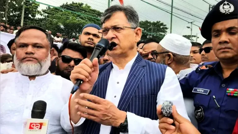 বন্যার সময় আসতে না পারায় এলাকাবাসীর কাছে ক্ষমা চাইলেন স্বরাষ্ট্রমন্ত্রী