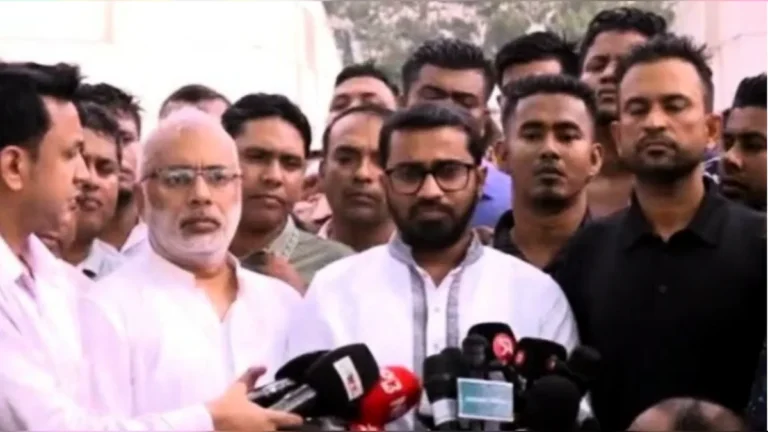 জিয়াউর রহমান ও খালেদা জিয়ার কবরে রাশেদ খাঁনের শ্রদ্ধা নিবেদন