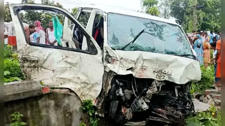 নতুন বউ নিয়ে ফেরার পথে সড়কে ঝরল ২ প্রাণ