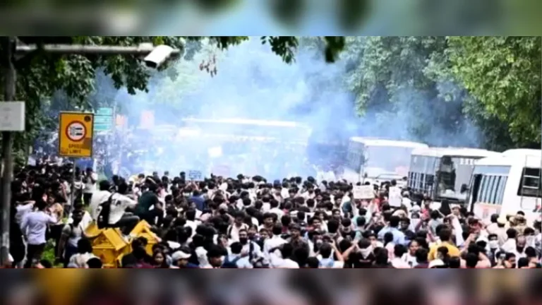 রণক্ষেত্র সংসদের সামনে, ভিতরে প্রধানমন্ত্রী
