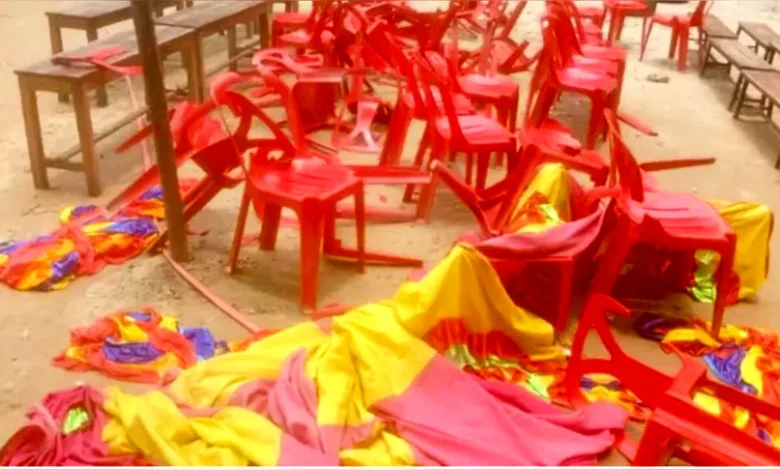 সাবেক এমপিকে আমন্ত্রণের জেরে শিক্ষকের বিদায় অনুষ্ঠানে ভাঙচুর