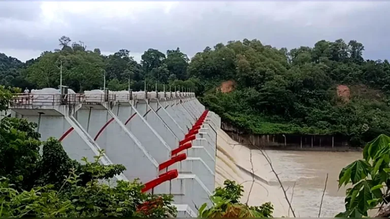 খুলে দেওয়া হলো কাপ্তাই বাঁধের ১৬ কপাট
