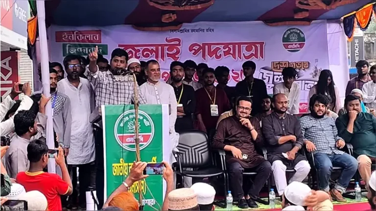 সরকার কার্ডের নামে বেকারত্বে উৎসাহ দিচ্ছে: হাসনাত আবদুল্লাহ