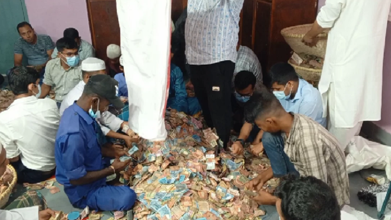 কোটি টাকা পাওয়া গেলো কেল্লা বাবার মাজারের দানবাক্সে