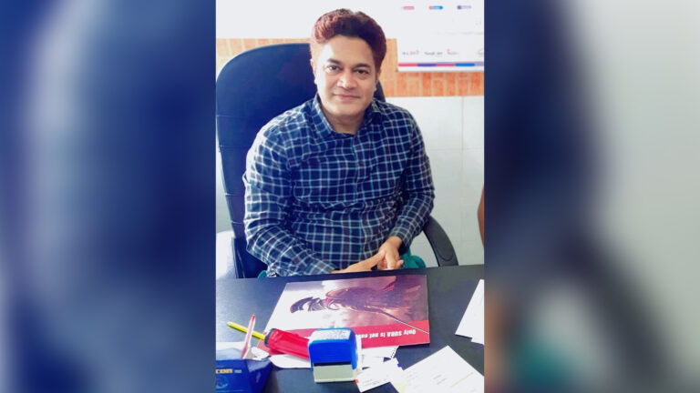 সরকারি চিকিৎসক না হয়েও সদর হাসপাতালে প্র্যাকটিস, ব্যক্তিগত চেম্বারে রোগীও টানেন