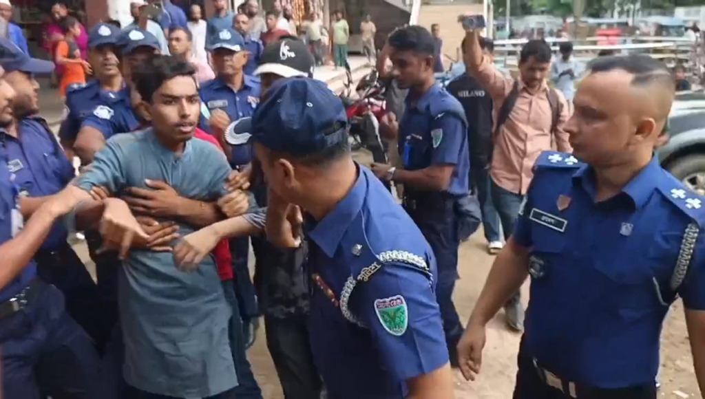 হবিগঞ্জে বৈষম্যবিরোধী ছাত্র আন্দোলনের জেলা সদস্যসচিবসহ আটক ৩