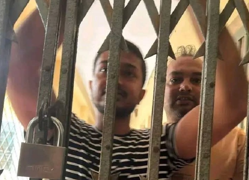 থানা গারদ থেকে আ’লীগ নেতাকর্মীদের ভিডিও বার্তা, ওসিসহ ৩ পুলিশ কর্মকর্তা প্রত্যাহার