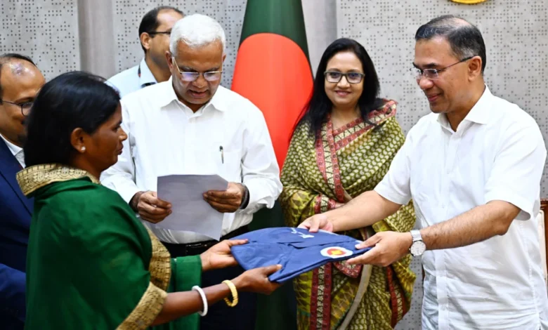 চা-শ্রমিকদের সুরক্ষায় ২০ হাজার রেইনকোট বিতরণ শুরু