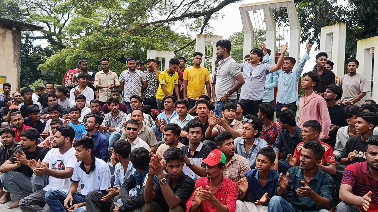 ফ্যামিলি কার্ড শুমারির নিয়োগে অনিয়মের অভিযোগ, ইউএনওর অপসারণ দাবি ছাত্রদলের