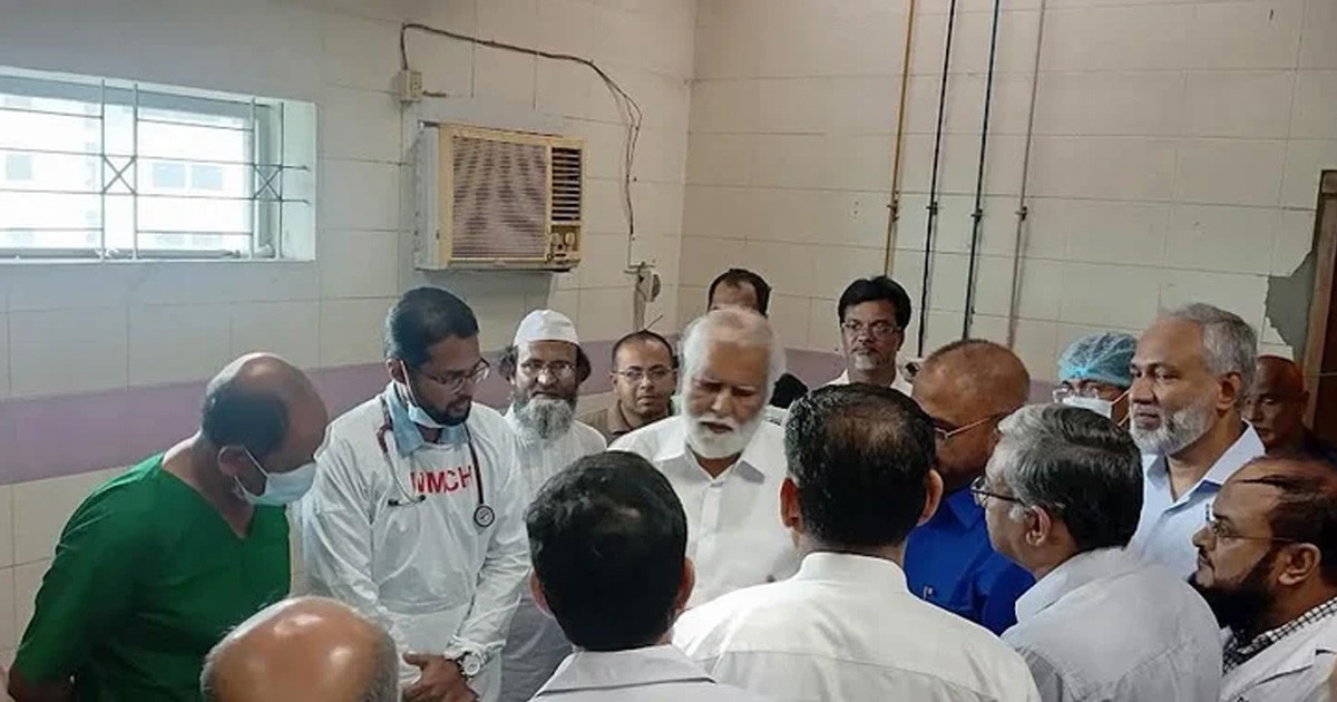মমেক হাসপাতাল পরিদর্শনে ত্রাণ প্রতিমন্ত্রী, হয়রানিমুক্ত সেবার নির্দেশ