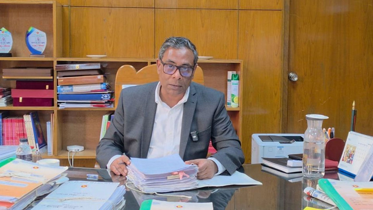 মিথ্যা আশ্বাস দেব না, হাম নিয়ন্ত্রণে আরও দুই-তিন মাস সময় লাগতে পারে: স্বাস্থ্য প্রতিমন্ত্রী
