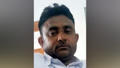 ‘মোর ছইলটাক আর মারেন না, মোকে মারি ফালাও’: মায়ের সামনেই ছেলেকে কুপিয়ে হত্যা