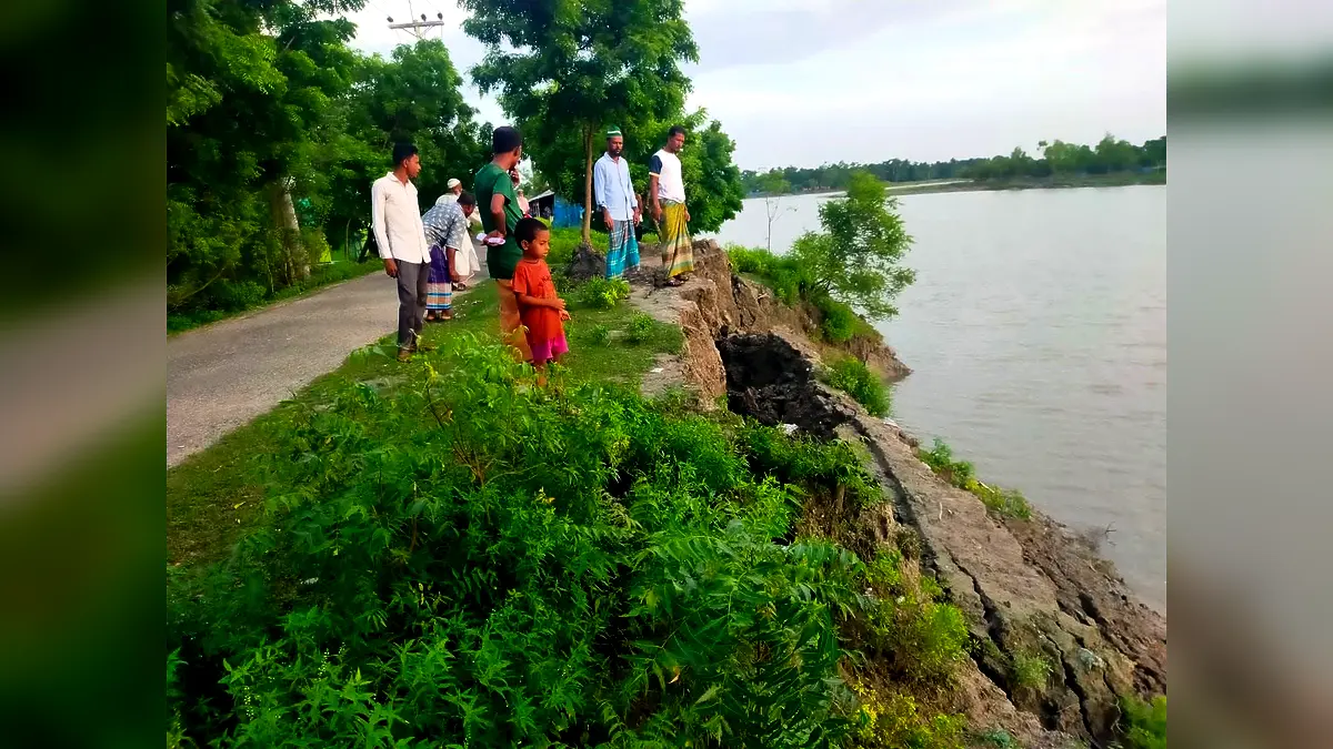বেতনা নদীর বেড়িবাঁধে ভয়াবহ ভাঙন, ঝুঁকিতে তিন ইউনিয়ন