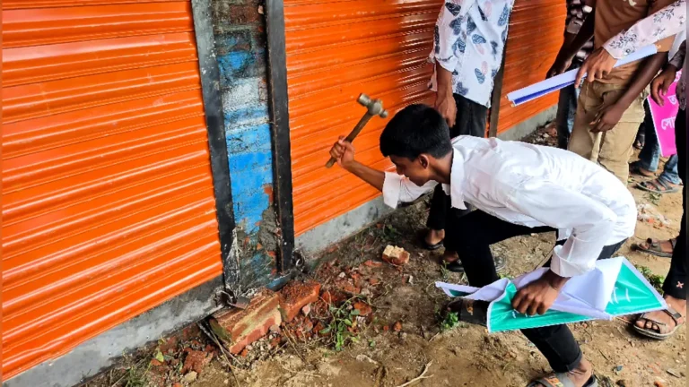 বিদ্যালয়ের দোকান ‘রাতের আঁধারে’ দখল করলেন যুবদল নেতা