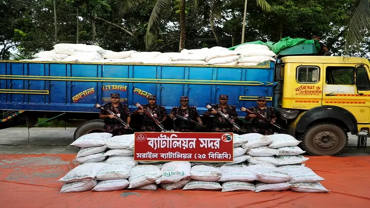 বিজয়নগরে ট্রাকভর্তি অবৈধ সার আটক, উদ্ধার ২৪ টন