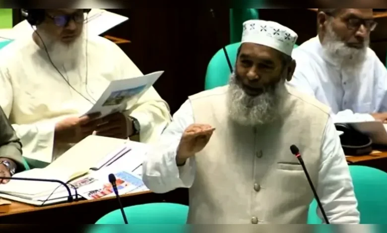 অভ্যন্তরীণ বিমানভাড়া দ্বিগুণ: সংসদে মজিবুর রহমানের প্রশ্ন