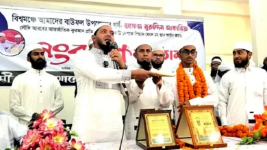বিশ্বজয়ী হাফেজ জাকারিয়াকে ড. মাসুদের সংবর্ধনা, অর্ধলাখ টাকা উপহার