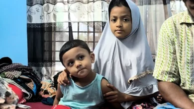 বঙ্গোপসাগরে জাহাজডুবি: বাবার নিখোঁজ সংবাদ বোঝে না মারিফুল ও মোয়াজ