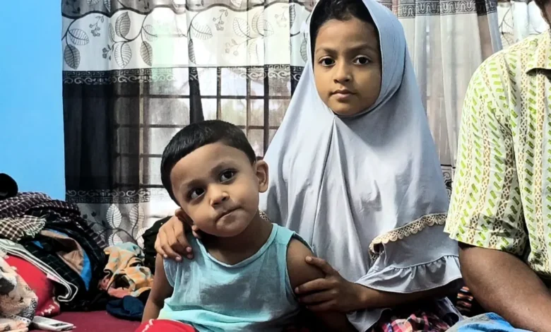 বঙ্গোপসাগরে জাহাজডুবি: বাবার নিখোঁজ সংবাদ বোঝে না মারিফুল ও মোয়াজ