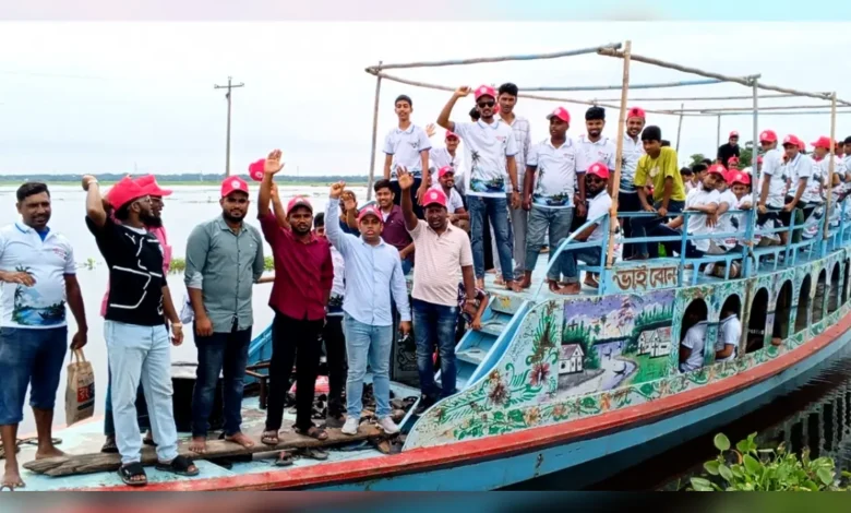 নৌকা ভ্রমণে গান-বাজনা নয়, মাদকবিরোধী বার্তা দিলেন যুবসমাজ