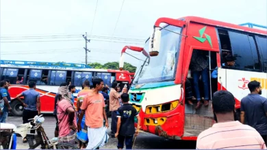 বরিশাল-ঢাকা মহাসড়কে থ্রি-হুইলার চালকদের অবরোধ, অভ্যন্তরীণ রুটে বাস চলাচল বন্ধ