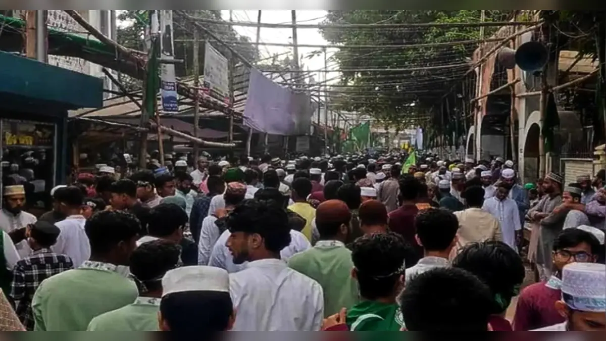 পবিত্র ঈদে মিলাদুন্নবী (সা.) উপলক্ষ্যে জশনে জুলুসে চট্টগ্রামে মানুষের ঢল, উৎসবমুখর নগরী