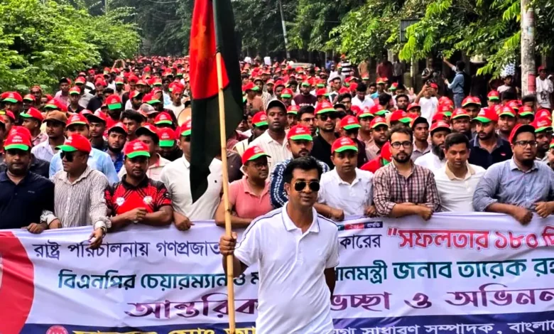 রাষ্ট্রপতি ও বিএনপির ভারপ্রাপ্ত মহাসচিবকে স্বাগত জানিয়ে ঢাবিতে ছাত্রদলের মিছিল