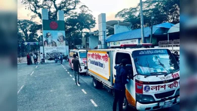 দেবাশীষসহ পরিবারের চারজনের শেষবিদায়, বাবা-ছেলে শ্মশানে; স্ত্রী-শ্বশুরের দাফন কবরস্থানে