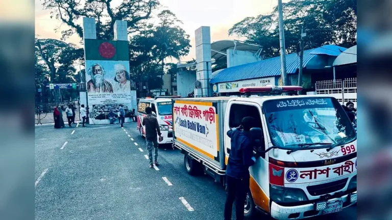 দেবাশীষসহ পরিবারের চারজনের শেষবিদায়, বাবা-ছেলে শ্মশানে; স্ত্রী-শ্বশুরের দাফন কবরস্থানে