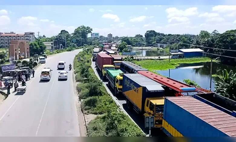 ঢাকা-চট্টগ্রাম মহাসড়কে দীর্ঘ যানজটে আটকে অ্যাম্বুলেন্সেই প্রাণ গেল রোগীর