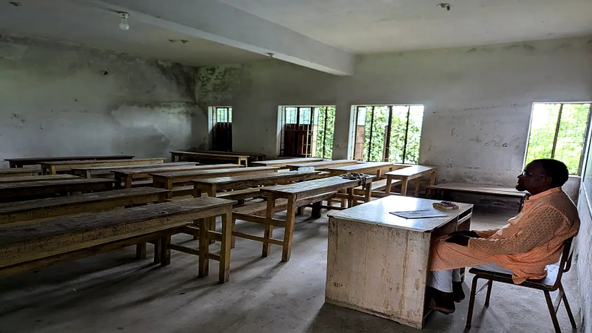 ডিমলায় গাছের বদলে ডাল রোপণ, ৮৭ শিক্ষার্থীর ৫১ জনই অনুপস্থিত