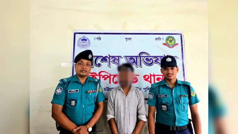 ইপিজেডে বিশেষ অভিযানে গ্রেপ্তার দুর্ধর্ষ ছিনতাইকারী রিয়াজ, রয়েছে ৭ মামলা